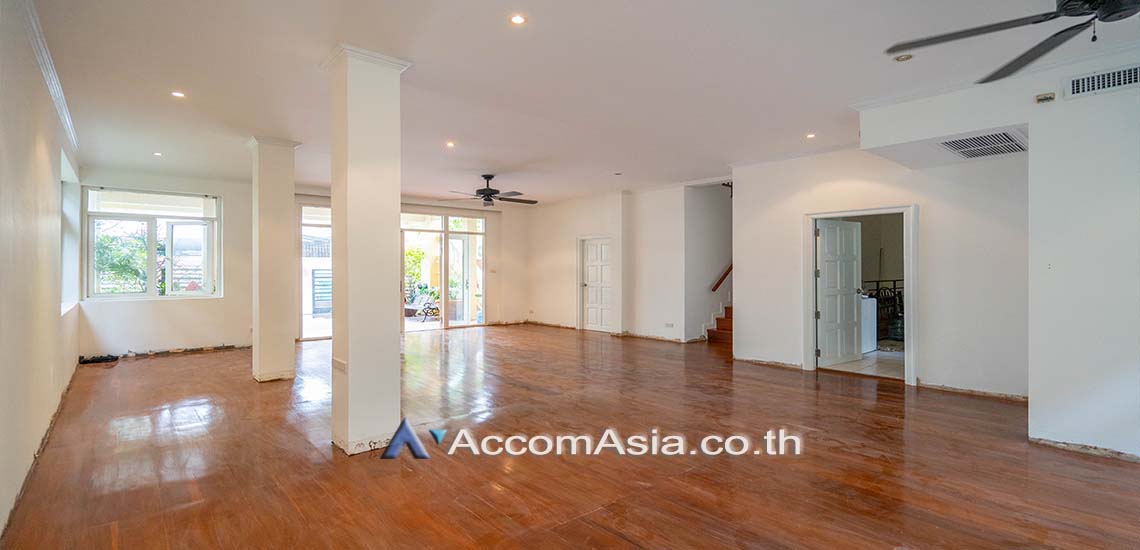 4  4 br House For Rent in sukhumvit ,Bangkok BTS Phrom Phong AA29516