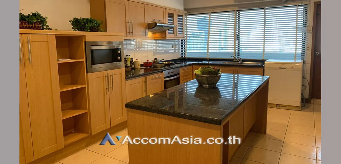 Pet friendly |  4 Bedrooms  Apartment For Rent in Sukhumvit, Bangkok  near BTS Phrom Phong (AA29525)