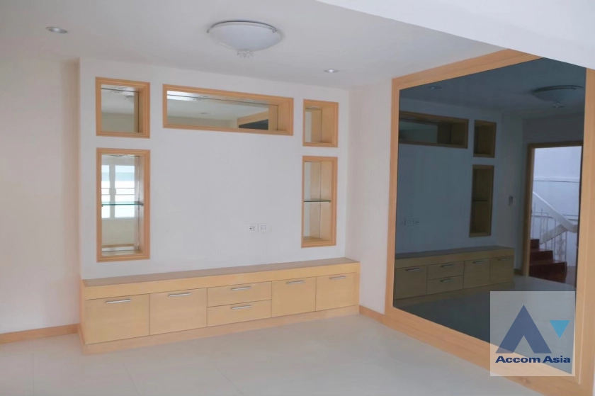 12  4 br Townhouse For Rent in sukhumvit ,Bangkok BTS Thong Lo AA29533