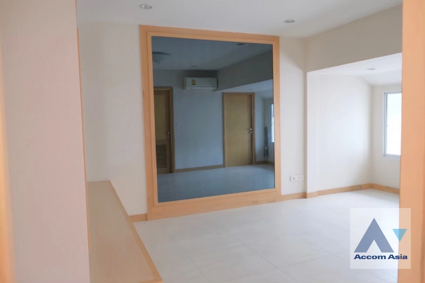 14  4 br Townhouse For Rent in sukhumvit ,Bangkok BTS Thong Lo AA29533