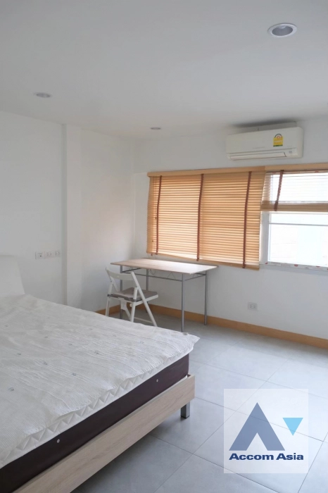 unitHome Office, Pet friendly |  4 Bedrooms  Townhouse For Rent in Sukhumvit, Bangkok  near BTS Thong Lo (AA29533)