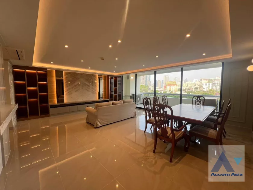  4 Bedrooms  Condominium For Rent in Ploenchit, Bangkok  near BTS Chitlom (AA29537)