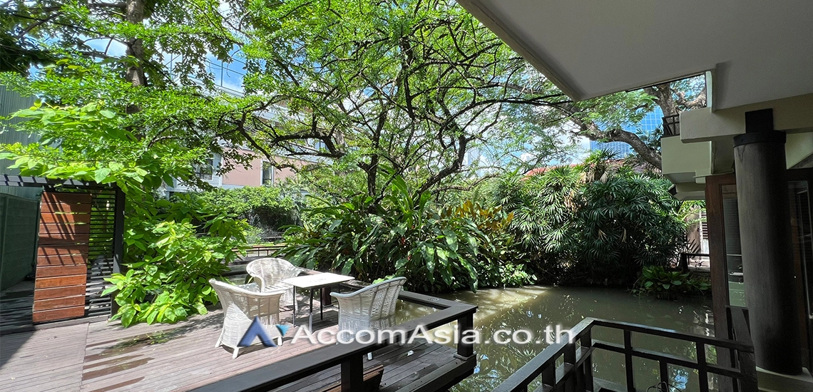 unitTranquil wooden home surrounded by greenery (44406)