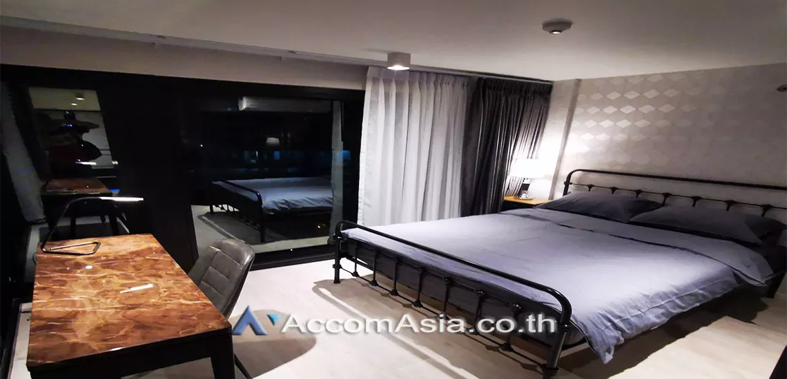 Duplex Condo |  2 Bedrooms  Condominium For Rent in Silom, Bangkok  near BTS Surasak (AA29546)