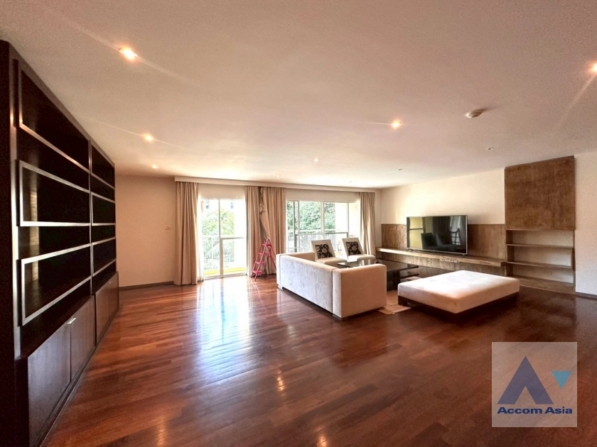 unit Elegant family-size condo with private ambiance in Sukhumvit at Silver Heritage (AA29552)