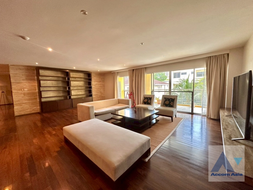 unit Elegant family-size condo with private ambiance in Sukhumvit at Silver Heritage (AA29552)