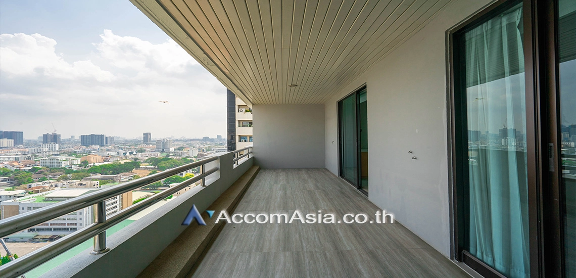 14  3 br Apartment For Rent in Sukhumvit ,Bangkok BTS Ekkamai at High-Rise Living with a Large Balcony Apartment in Ekkamai AA29557