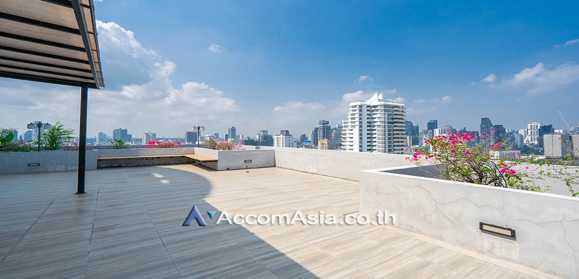 6  3 br Apartment For Rent in Sukhumvit ,Bangkok BTS Ekkamai at High-Rise Living with a Large Balcony Apartment in Ekkamai AA29557