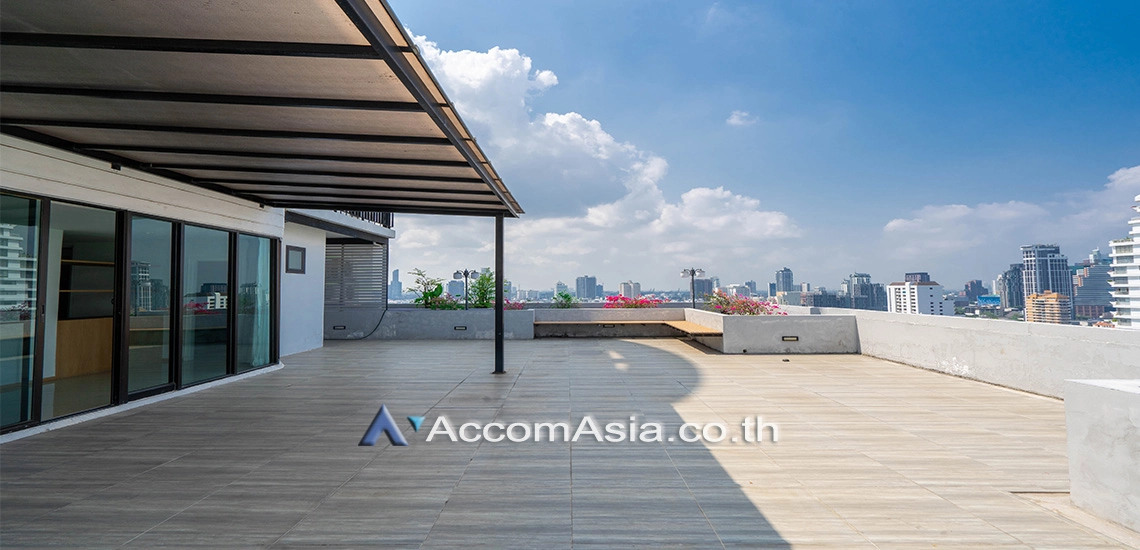 5  3 br Apartment For Rent in Sukhumvit ,Bangkok BTS Ekkamai at High-Rise Living with a Large Balcony Apartment in Ekkamai AA29557