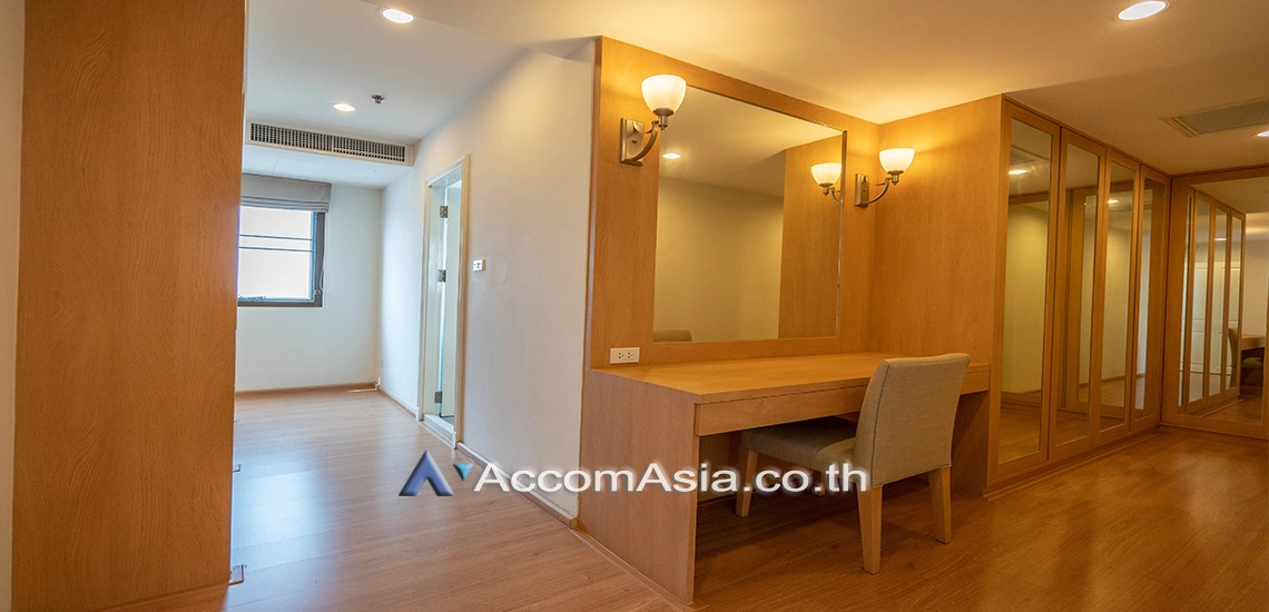 11  3 br Apartment For Rent in Sukhumvit ,Bangkok BTS Ekkamai at High-Rise Living with a Large Balcony Apartment in Ekkamai AA29557