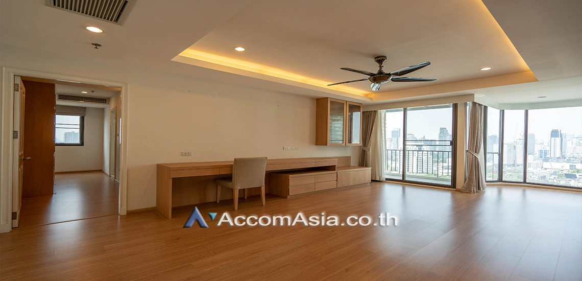 8  3 br Apartment For Rent in Sukhumvit ,Bangkok BTS Ekkamai at High-Rise Living with a Large Balcony Apartment in Ekkamai AA29557