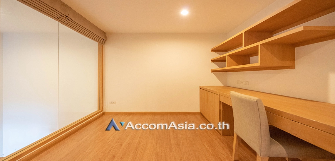 7  3 br Apartment For Rent in Sukhumvit ,Bangkok BTS Ekkamai at High-Rise Living with a Large Balcony Apartment in Ekkamai AA29557