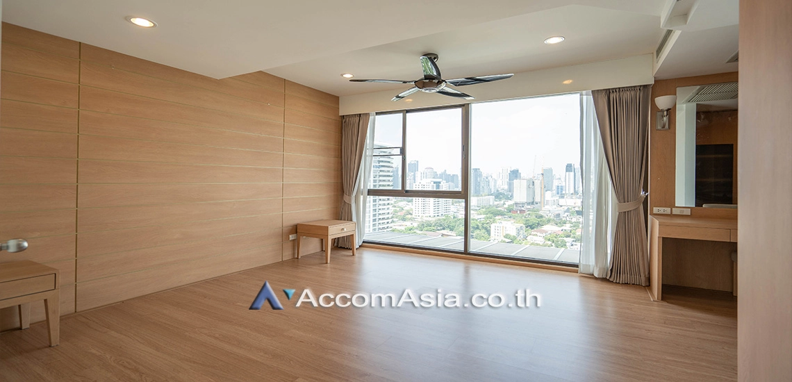 9  3 br Apartment For Rent in Sukhumvit ,Bangkok BTS Ekkamai at High-Rise Living with a Large Balcony Apartment in Ekkamai AA29557