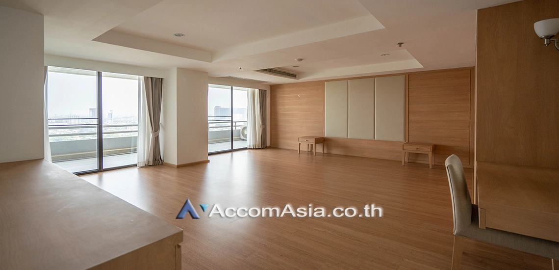 10  3 br Apartment For Rent in Sukhumvit ,Bangkok BTS Ekkamai at High-Rise Living with a Large Balcony Apartment in Ekkamai AA29557