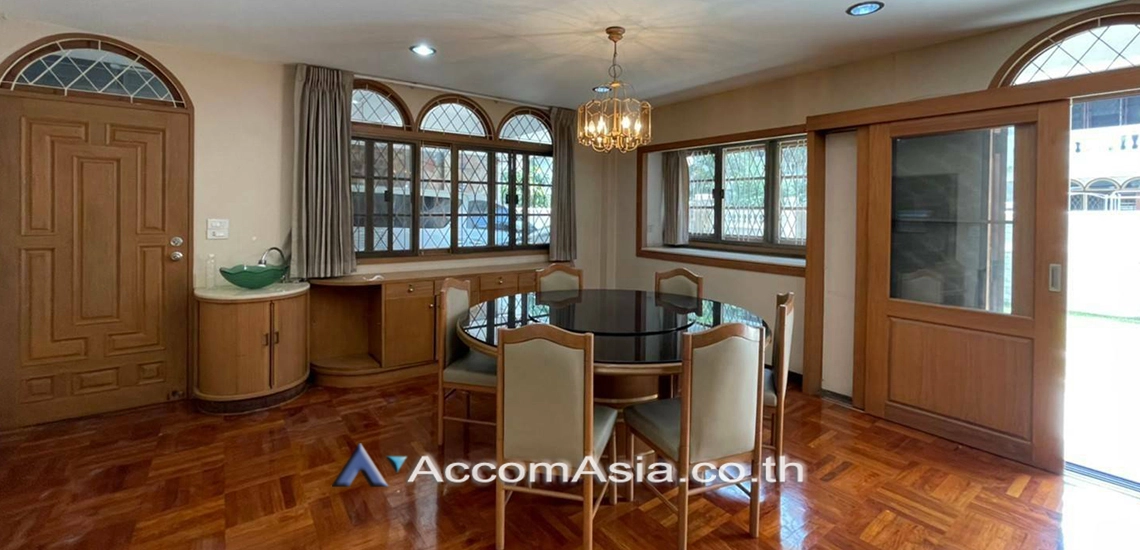 unit 5 Bedrooms  House For Rent & Sale in Sukhumvit, Bangkok  near BTS Thong Lo (AA29561)