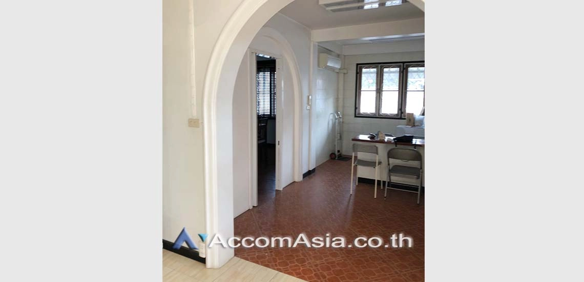 unitHome Office |  3 Bedrooms  House For Rent in Phaholyothin, Bangkok  near BTS Ari (AA29576)