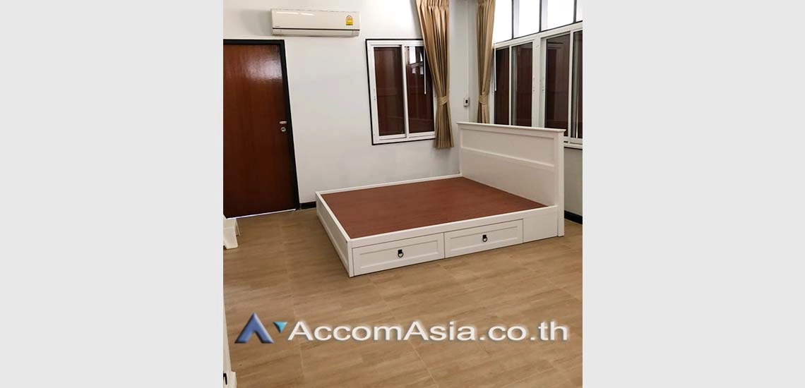 unitHome Office |  3 Bedrooms  House For Rent in Phaholyothin, Bangkok  near BTS Ari (AA29576)