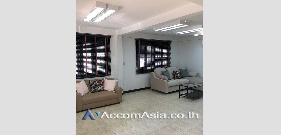 unitHome Office |  3 Bedrooms  House For Rent in Phaholyothin, Bangkok  near BTS Ari (AA29576)