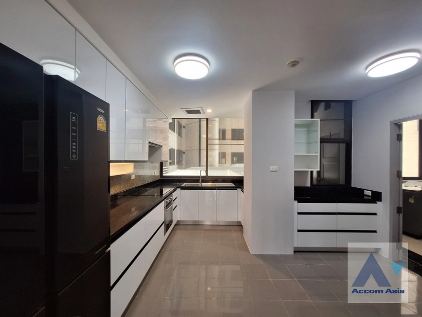unit 4 Bedrooms  Condominium For Rent in Sukhumvit, Bangkok  near BTS Phrom Phong (AA29577)
