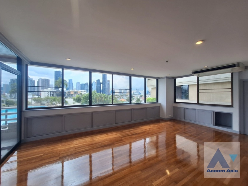 unit 4 Bedrooms  Condominium For Rent in Sukhumvit, Bangkok  near BTS Phrom Phong (AA29577)