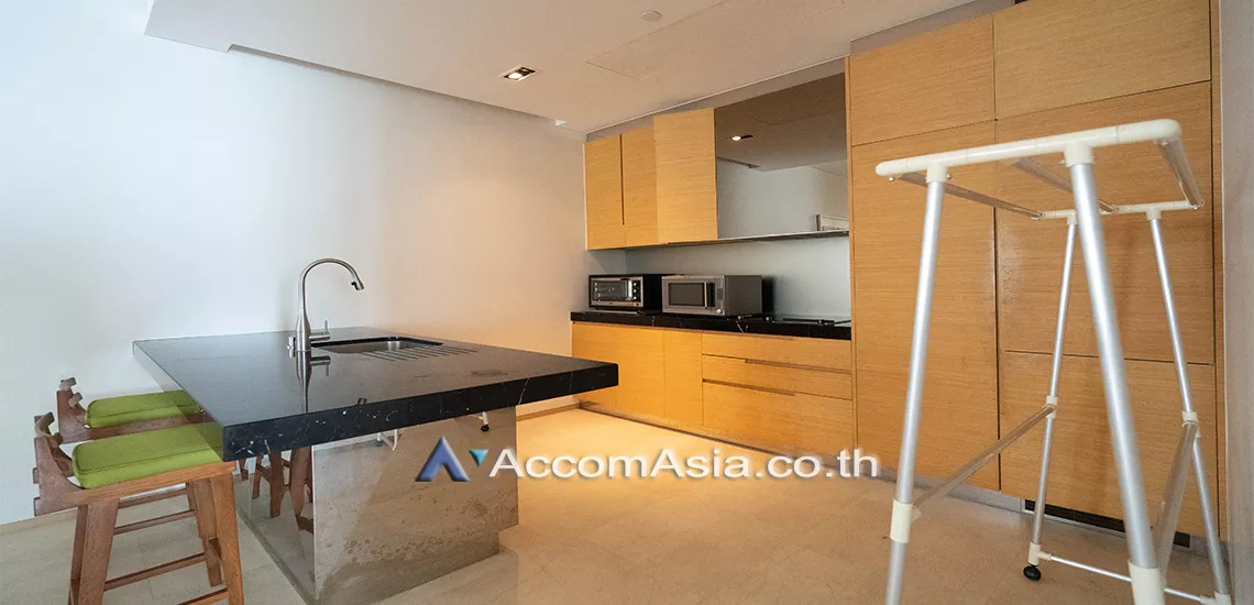  2 Bedrooms  Condominium For Rent in Silom, Bangkok  near BTS Sala Daeng - MRT Silom (AA29585)
