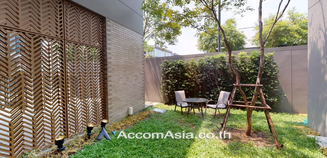  5 Bedrooms  House For Rent in Pattanakarn, Bangkok  near ARL Ramkhamhaeng (AA29593)