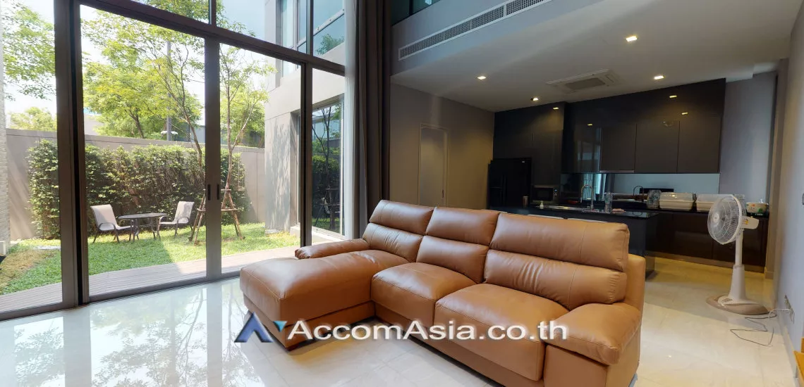  5 Bedrooms  House For Rent in Pattanakarn, Bangkok  near ARL Ramkhamhaeng (AA29593)
