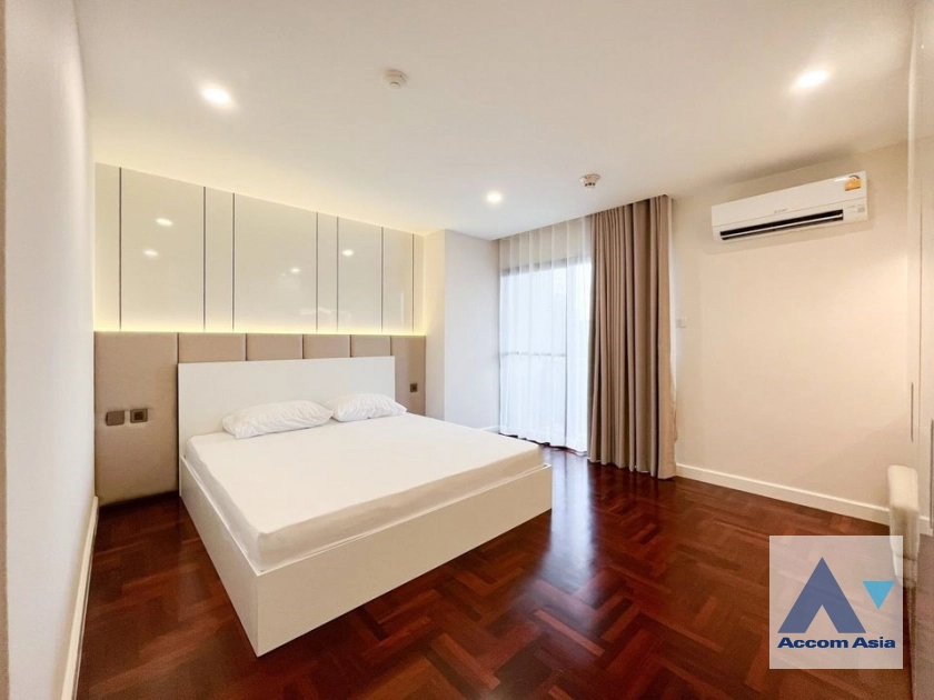  3 Bedrooms  Condominium For Sale in Sukhumvit, Bangkok  near BTS Phrom Phong (AA29620)