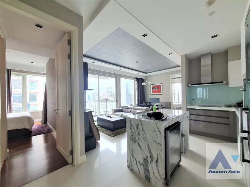  2 Bedrooms  Condominium For Sale in Ploenchit, Bangkok  near BTS Chitlom (AA29644)