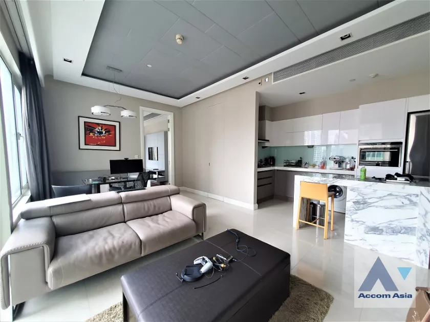  2 Bedrooms  Condominium For Sale in Ploenchit, Bangkok  near BTS Chitlom (AA29644)