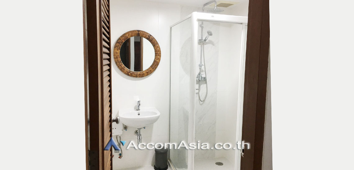  1  2 br Condominium For Rent in Ploenchit ,Bangkok BTS Chitlom at Baan Na Varang AA29670