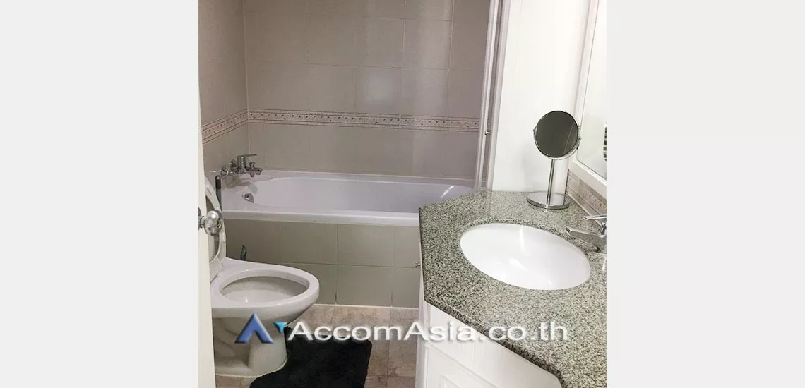 unit 2 Bedrooms  Condominium For Rent in Ploenchit, Bangkok  near BTS Chitlom (AA29671)
