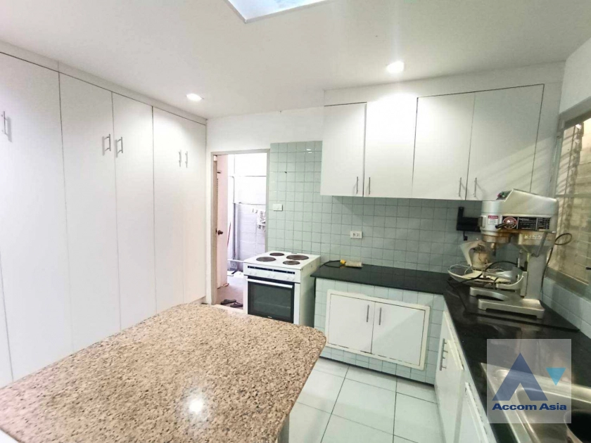 10  3 br House For Rent in Sukhumvit ,Bangkok BTS Phrom Phong AA29678