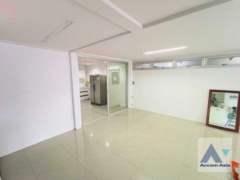 8  3 br House For Rent in Sukhumvit ,Bangkok BTS Phrom Phong AA29678