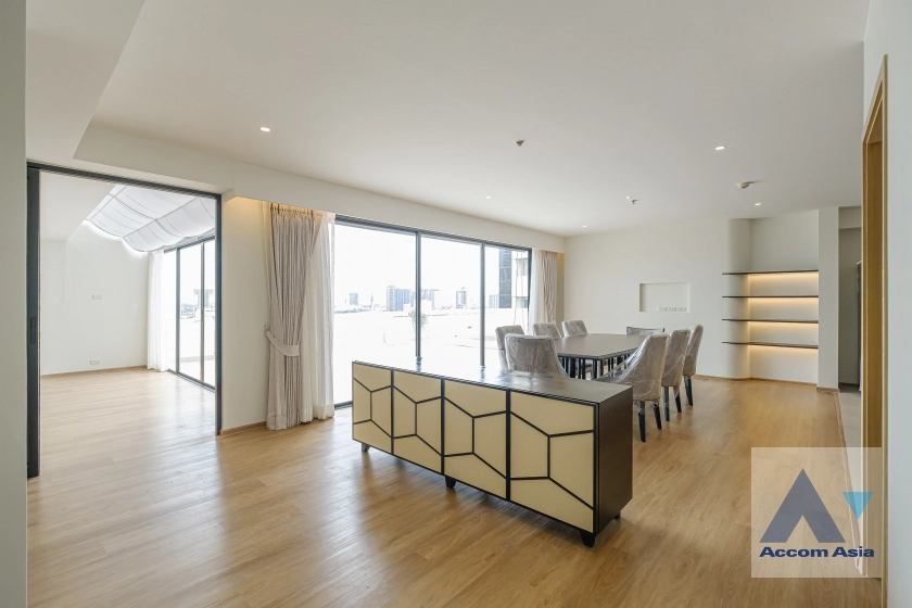 5  3 br Apartment for rent and sale in Sukhumvit ,Bangkok BTS Ekkamai at High-Rise Living with a Large Balcony Apartment in Ekkamai AA29696