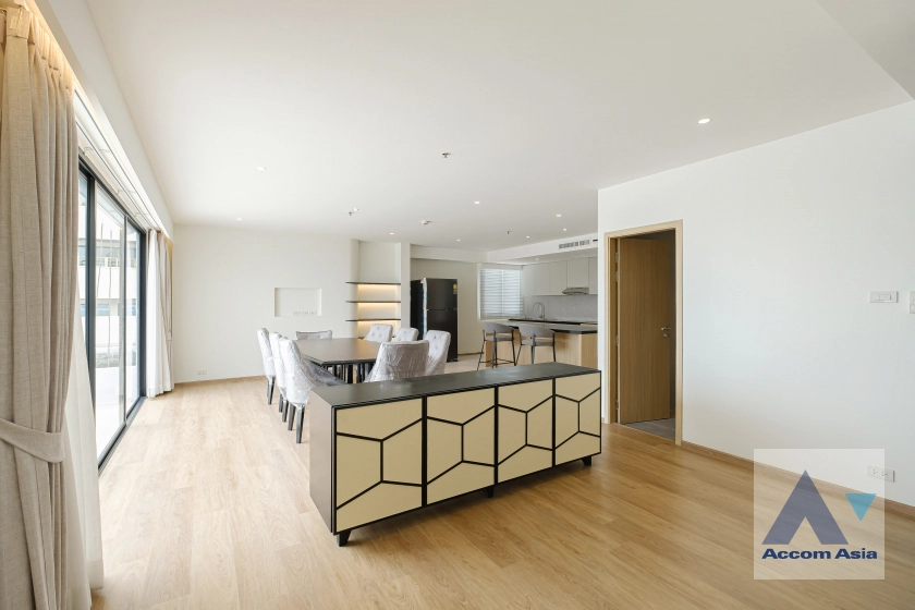6  3 br Apartment for rent and sale in Sukhumvit ,Bangkok BTS Ekkamai at High-Rise Living with a Large Balcony Apartment in Ekkamai AA29696