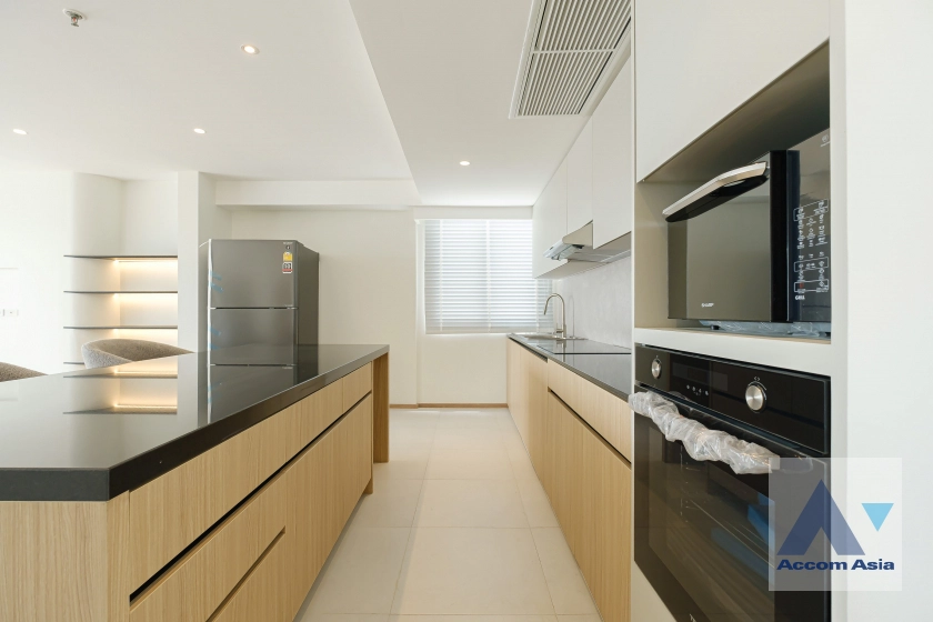 8  3 br Apartment for rent and sale in Sukhumvit ,Bangkok BTS Ekkamai at High-Rise Living with a Large Balcony Apartment in Ekkamai AA29696