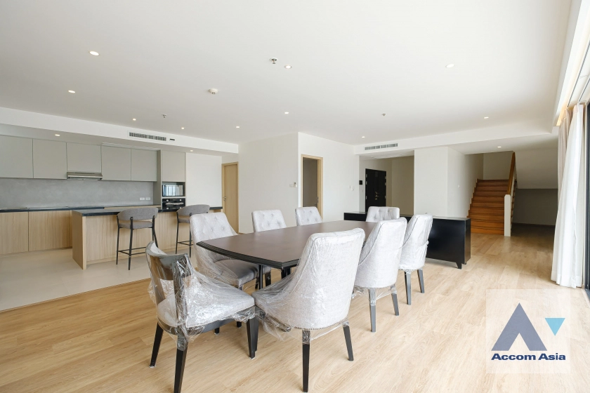 7  3 br Apartment for rent and sale in Sukhumvit ,Bangkok BTS Ekkamai at High-Rise Living with a Large Balcony Apartment in Ekkamai AA29696