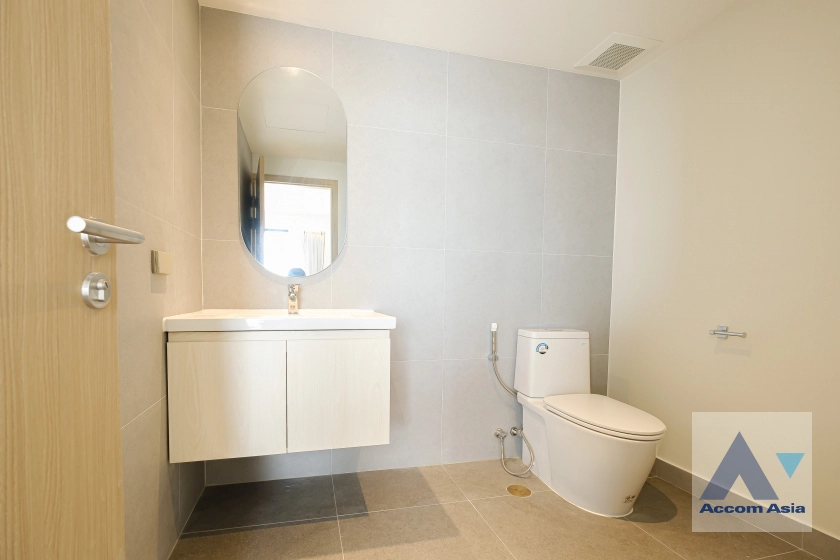 9  3 br Apartment for rent and sale in Sukhumvit ,Bangkok BTS Ekkamai at High-Rise Living with a Large Balcony Apartment in Ekkamai AA29696