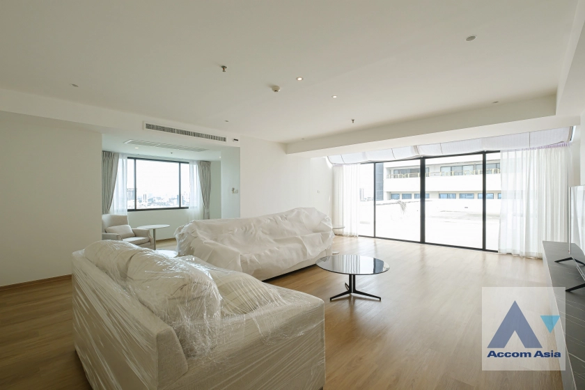 10  3 br Apartment for rent and sale in Sukhumvit ,Bangkok BTS Ekkamai at High-Rise Living with a Large Balcony Apartment in Ekkamai AA29696