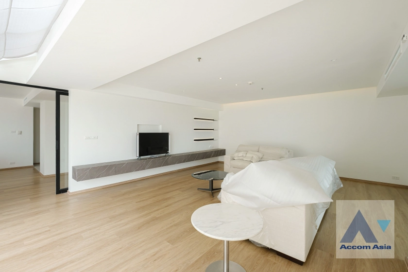 12  3 br Apartment for rent and sale in Sukhumvit ,Bangkok BTS Ekkamai at High-Rise Living with a Large Balcony Apartment in Ekkamai AA29696