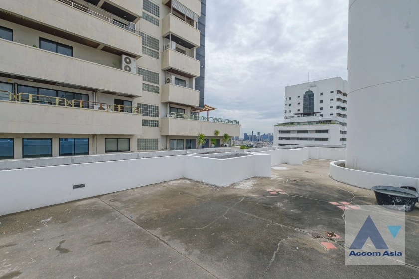 14  3 br Apartment for rent and sale in Sukhumvit ,Bangkok BTS Ekkamai at High-Rise Living with a Large Balcony Apartment in Ekkamai AA29696