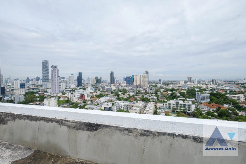 17  3 br Apartment for rent and sale in Sukhumvit ,Bangkok BTS Ekkamai at High-Rise Living with a Large Balcony Apartment in Ekkamai AA29696