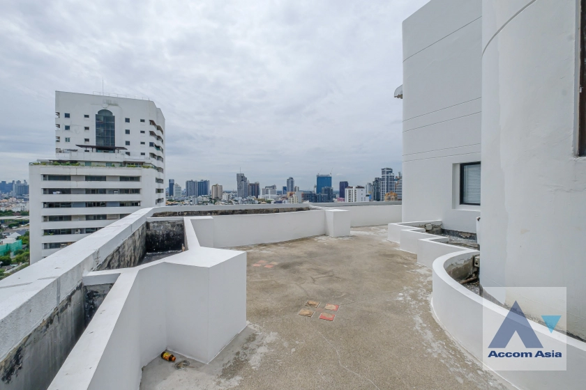 15  3 br Apartment for rent and sale in Sukhumvit ,Bangkok BTS Ekkamai at High-Rise Living with a Large Balcony Apartment in Ekkamai AA29696