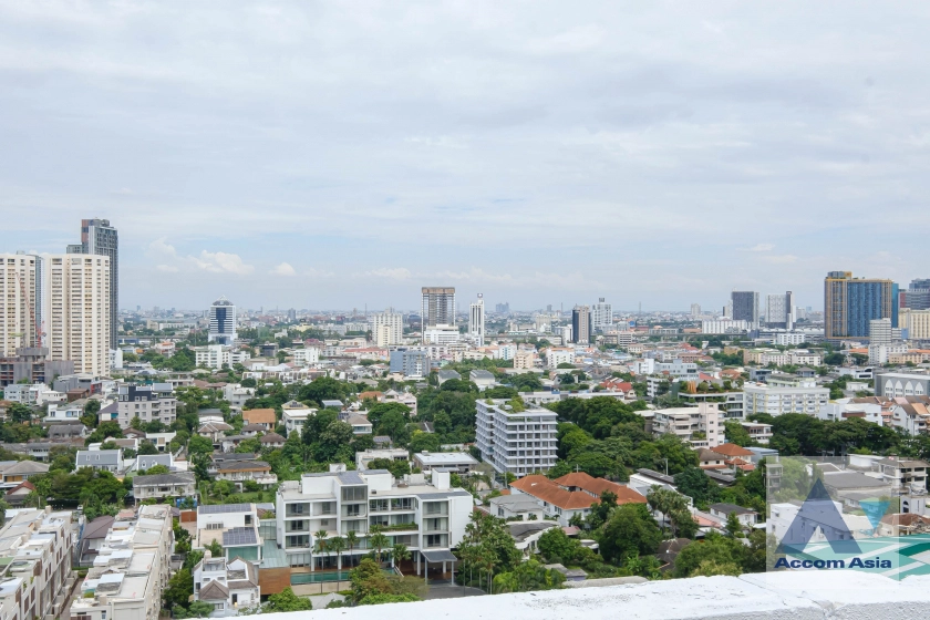 18  3 br Apartment for rent and sale in Sukhumvit ,Bangkok BTS Ekkamai at High-Rise Living with a Large Balcony Apartment in Ekkamai AA29696