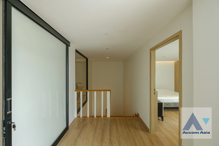 22  3 br Apartment for rent and sale in Sukhumvit ,Bangkok BTS Ekkamai at High-Rise Living with a Large Balcony Apartment in Ekkamai AA29696