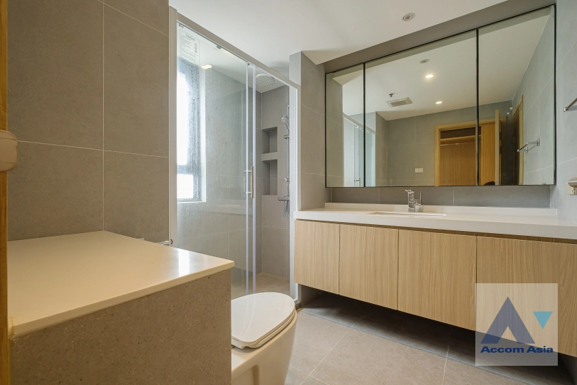 29  3 br Apartment for rent and sale in Sukhumvit ,Bangkok BTS Ekkamai at High-Rise Living with a Large Balcony Apartment in Ekkamai AA29696