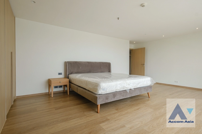 33  3 br Apartment for rent and sale in Sukhumvit ,Bangkok BTS Ekkamai at High-Rise Living with a Large Balcony Apartment in Ekkamai AA29696