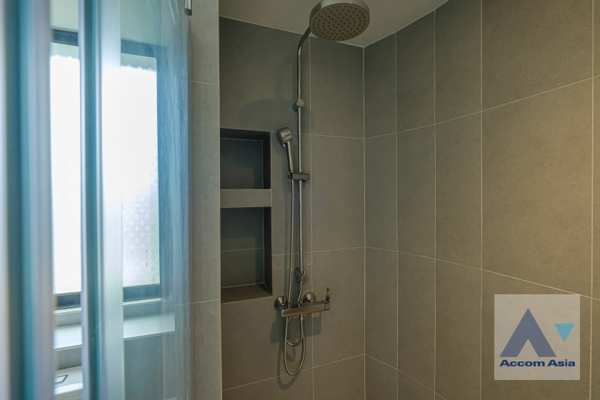 42  3 br Apartment for rent and sale in Sukhumvit ,Bangkok BTS Ekkamai at High-Rise Living with a Large Balcony Apartment in Ekkamai AA29696