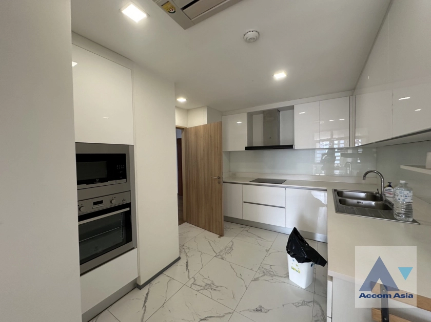 unitSpacious city-view condominium at La Cascade in Sukhumvit (24423)